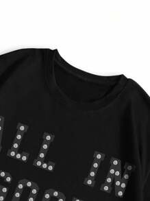 Manfinity EMRG 时尚酷炫！这款男士街头风黑色T恤采用独特的十字设计，背面饰有火焰状水钻元素，吸睛又时尚。正面饰有“ALL IS GOOD TIME”字样，并以水钻点缀，更添奢华质感。舒适的面料和百搭的版型，让您轻松引领街头时尚。这款T恤也是送给男朋友或老公的绝佳礼物。 - 黑色 - 查看 3