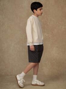 SHEIN 青少年男孩街头休闲 UNPL 单件T恤，二合一拼接单件T恤，主色调为柔和米色，经典圆领设计，下摆处白色内衬拼接，增添层次感和时尚感，秋冬上衣，返校季必备，哥特风基础款