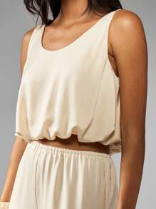 MISSGUIDED Satin Bubble Hem Sleeveless Tank Top Summer Cropped Camisole Elegant Scoop Neck Evening Party Wedding Guest Casual Blouse