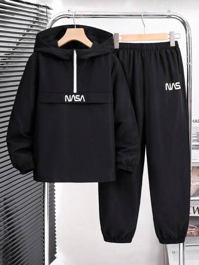 2-pack Tween Pojke Casual Sport College Konst Retro Med Halvöppen Dörr Tub Huva Jacka Med Manschetter Byxor Lämplig För Barn Outfits Småbarnspojkekläder Tillbaka Till Skolan Pojkset Lämplig För Födelsedagsfester, Kvällsfester, Framträdanden, Bröllop, Dop, Öppningsceremonier Dagligen Lämplig För Daglig Användning Lämplig För Skolan Lämplig För Resor Lämplig För Sport Lämplig För Vår, Sommar Och Höst