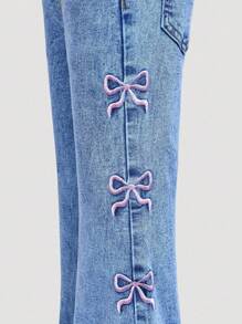 年轻女孩新款时尚粉色蝴蝶结刺绣仿口袋百搭高腰喇叭弹力做旧浅色洗水牛仔裤 - 中等水洗藍 - 查看 9