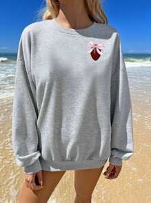 SHEIN EZwear 休闲简约印花返校足球蝴蝶结刺绣图案圆领宽松女式卫衣，适合秋冬季搭配运动