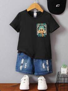 SHEIN Playful Pals Áo thun dệt kim cổ tròn ôm sát họa tiết bàn cờ, chữ và mặt, dễ thương cho bé trai, thoải mái, tối giản, đa năng, thời trang cho mùa hè - màu đen - Xem 3