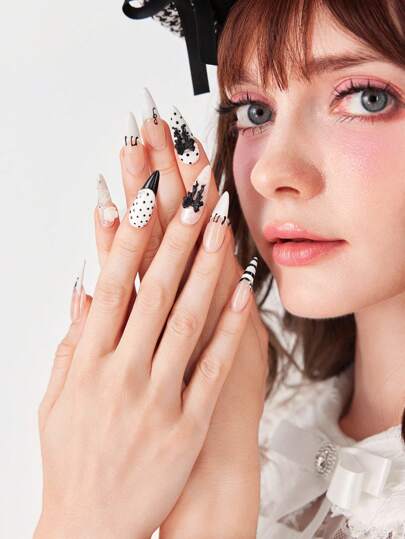 Kawaii 10 pièces Autocollants d'ongles 3D à motif de notes de musique et nœud papillon à pois Y2K pour filles + 3 feuilles d'autocollants à double face réutilisables, autocollants d'art nail dégradé de strass français pour fête, danse, port quotidien