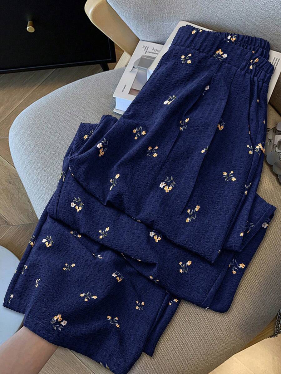 SHEIN Essnce 大码女装春夏时尚休闲宽松舒适清凉日常基础百搭黑色小碎花纹理面料松紧腰阔腿裤女式下装宽松裤欧洲夏季度假机场 - 藏蓝色 - 查看 1