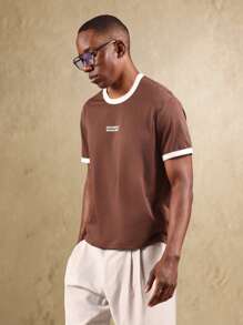 SUMWON 极简主义撞色T恤，印有“情感疏离”字样，休闲都市街头风图案上衣，必备基础款生活方式标语T恤，纯色 - 棕色 - 查看 2