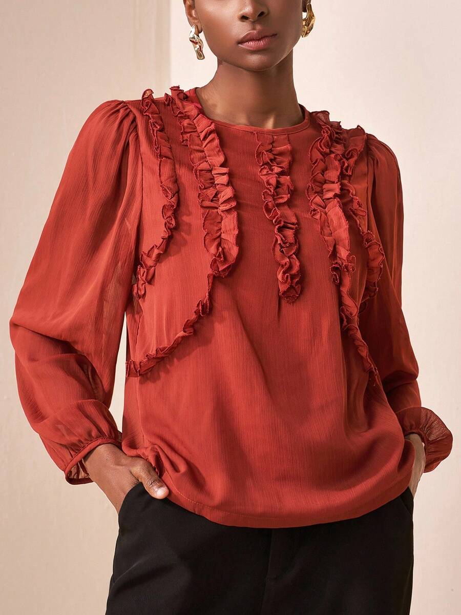 Zivah 2025夏季新款，适合生日派对、返校、校园风、学生装、日常出行、百搭基础款、休闲、度假、邮轮旅行、海滩、日光浴、时尚、街头风、优雅、通勤、商务休闲等场合。圆领长袖，正面荷叶边装饰，喇叭袖，砖红色竖条纹纹理面料，前片有衬里，半透明材质，女士夏季衬衫。 - 紅木色 - 查看 1