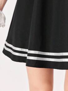 EDITION 女式条纹海军蓝领迷你连衣裙，深色学院风荷叶边下摆，少女感十足 - 黑色 - 查看 9