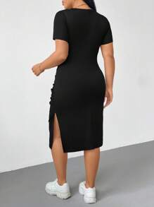 SHEIN Essnce Plus Size Damska Wiosna i Lato Modne Mankiety Elastyczne Wygodne Podstawowe Codzienne Wszechstronne Krótkie Rękawy Rozcięcie Wąska Sukienka Do Pół Długości, Powrót Do Szkoły, Prosty Styl, Podstawowa Sukienka, Czarna Sukienka