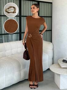 Lavishia 摩卡棕色金属针织提花面料圆领短袖金属纽扣装饰女士长款修身连衣裙，时尚适合日常外出和社交媒体影响者