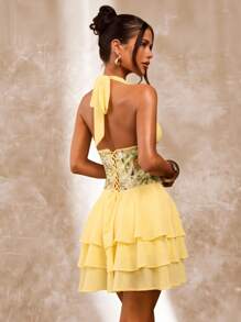 SHEIN BAE Váy ngắn hở lưng cổ chữ V sâu đính cườm và sequin thanh lịch màu vàng trơn, thích hợp cho bữa trưa, kỳ nghỉ, hẹn hò, mùa xuân và mùa hè - Vàng nhạt - Xem 3