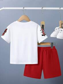 GraphicGems 2 件年轻男孩“最酷的兄弟”涂鸦印花圆领短袖白色 T 恤和红色编织短裤套装，夏季