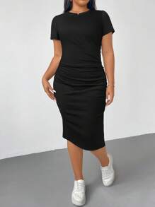 SHEIN Essnce Plus Size Damska Wiosna i Lato Modne Mankiety Elastyczne Wygodne Podstawowe Codzienne Wszechstronne Krótkie Rękawy Rozcięcie Wąska Sukienka Do Pół Długości, Powrót Do Szkoły, Prosty Styl, Podstawowa Sukienka, Czarna Sukienka