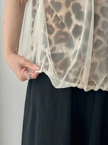 FRIFUL Áo thun nữ cổ tròn không tay họa tiết da báo chắp vá lưới mỏng nhún bèo rộng rãi, thoải mái, phù hợp mặc ở sân bay - Màu be - Xem 7