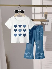 2 件年轻女孩休闲时尚可爱牛仔印花心形图案短袖圆领 T 恤和喇叭裤套装，适合夏季日常外出