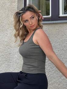 Jeta Ari Women's Solid Color Ribbed Knit Tight-Fitting Seamless Camisole - Dark Grey - View 5