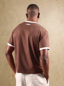 SUMWON 极简主义撞色T恤，印有“情感疏离”字样，休闲都市街头风图案上衣，必备基础款生活方式标语T恤，纯色 - 棕色 - 查看 3