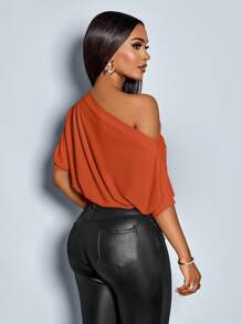 SOLERSUN Camiseta de mujer con cuello asimétrico y hombros fruncidos - Marrón - Ver 2