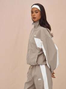 MUSERA 超大翻领尼龙运动外套，撞色拼接，全拉链上衣（仅限上衣部分）。书店出品，超大款，适合机场、运动、节日、休闲、日常、冬季、晚间、春季穿着。 - 灰色 - 查看 2