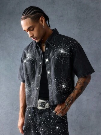 Street Life Camisa vaquera de solapa única con aplicaciones de rhinestones para hombres
