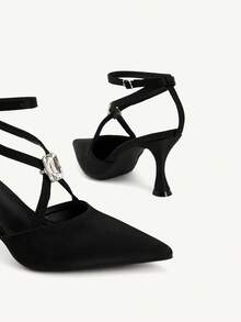 CUCCOO CHICEST 女士几何扣水钻带尖头细高跟中跟优雅迷人浪漫性感哥特式复古奢华黑色缎面高跟凉鞋，适合正式场合、派对、婚礼、约会、节日（万圣节、圣诞节、感恩节、新年） - 黑色 - 查看 10