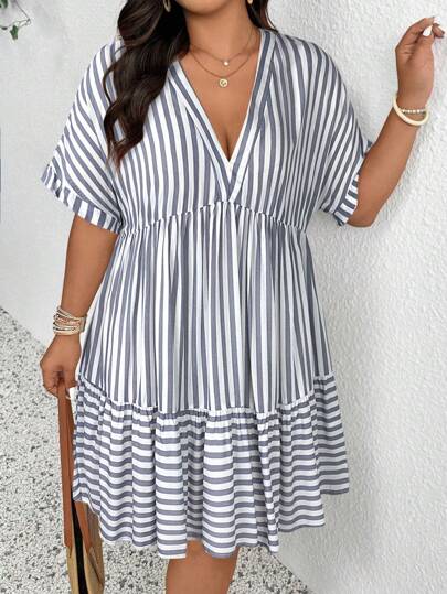 SHEIN Frenchy 大码休闲度假条纹V领短袖卷边宽松荷叶边连衣裙