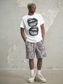Manfinity EMRG Conjunto de camiseta gráfica con estilo callejero sexy con estampado de labios y camuflaje