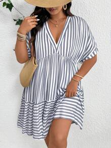 SHEIN Frenchy Váy suông dáng rộng, cổ chữ V, tay ngắn, viền xếp nếp, họa tiết sọc, thoải mái cho kỳ nghỉ cỡ lớn - Màu xanh lam - Xem 6