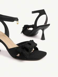 CUCCOO CHICEST 女士优雅蝴蝶结珍珠流苏绑带方头粗跟中跟凉鞋，适合正式场合、派对、约会、哥特风、黑色面料、高跟鞋、鸡尾酒会、酒吧、万圣节、圣诞节、感恩节、生日、情人节 - 黑色 - 查看 9