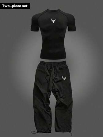 Manfinity Sport Corelite Conjunto deportivo de 2 piezas para hombres con parte superior de manga corta con estampado gráfico y pantalones largos con cordón en la cintura - Conjunto atlético negro, ropa de gimnasio para hombres, ropa de gimnasia larga, equipo de gimnasio otoñal transpirable