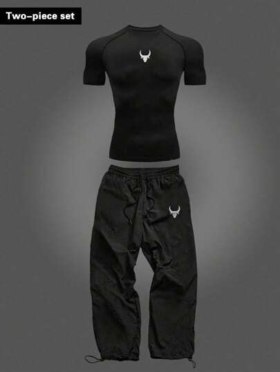 Manfinity Sport Corelite Conjunto masculino com 2 peças, blusa de manga curta com estampa gráfica e cordão na cintura, calça comprida, roupa esportiva para treino, conjunto de corrida, conjunto atlético preto, roupa de academia masculina, roupa longa para academia, conjunto de treino, blusa de ginástica, outono, respirável