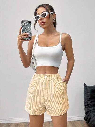 SHEIN EZwear 大码夏季度假休闲浅黄色条纹短裤