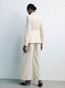 Maija Ensemble tailleur femme à double boutonnage, veste à col cranté et pantalon, couleur unie. Tenue élégante pour femme, costume femme, blazer femme. Tenue décontractée chic pour le bureau, les loisirs et le travail. Idéal pour les femmes, les enseignantes et les professionnelles. - Nude - Voir 10