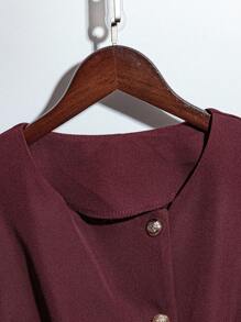 Áo khoác nữ cổ tròn tay dài màu trơn, cài nút đơn thanh lịch - Màu Đỏ Sâu - Xem 4