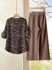 Rusticease 2 件套女士休闲波西米亚风格西部豹纹图案宽松上衣衬衫 V 领喇叭袖和直筒裤套装 - 彩色 - 查看 2