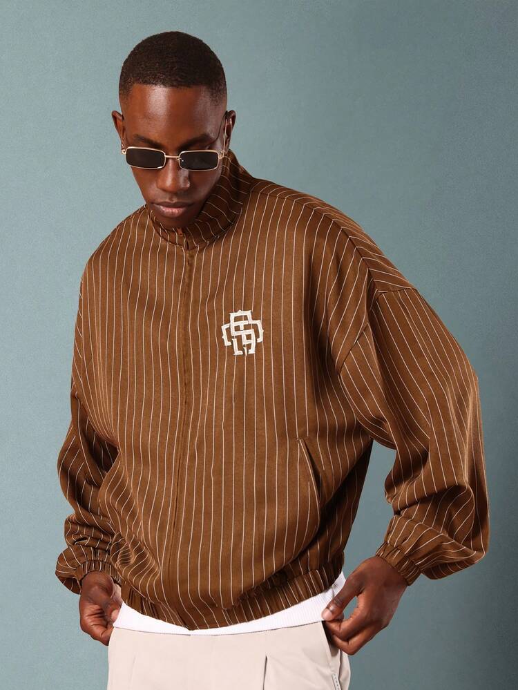 지퍼 잠금 장치가 있는 오버사이즈 핀스트라이프 하이넥 봄버 재킷