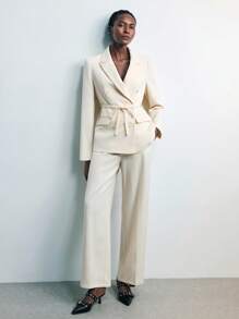 Maija Ensemble tailleur femme à double boutonnage, veste à col cranté et pantalon, couleur unie. Tenue élégante pour femme, costume femme, blazer femme. Tenue décontractée chic pour le bureau, les loisirs et le travail. Idéal pour les femmes, les enseignantes et les professionnelles. - Nude - Voir 4