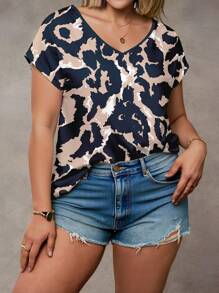 EMERY ROSE Plus Size Women's Exotic Asymmetrical Leopard Print Loose V-Neck T-Shirt - Multicolor - View 3