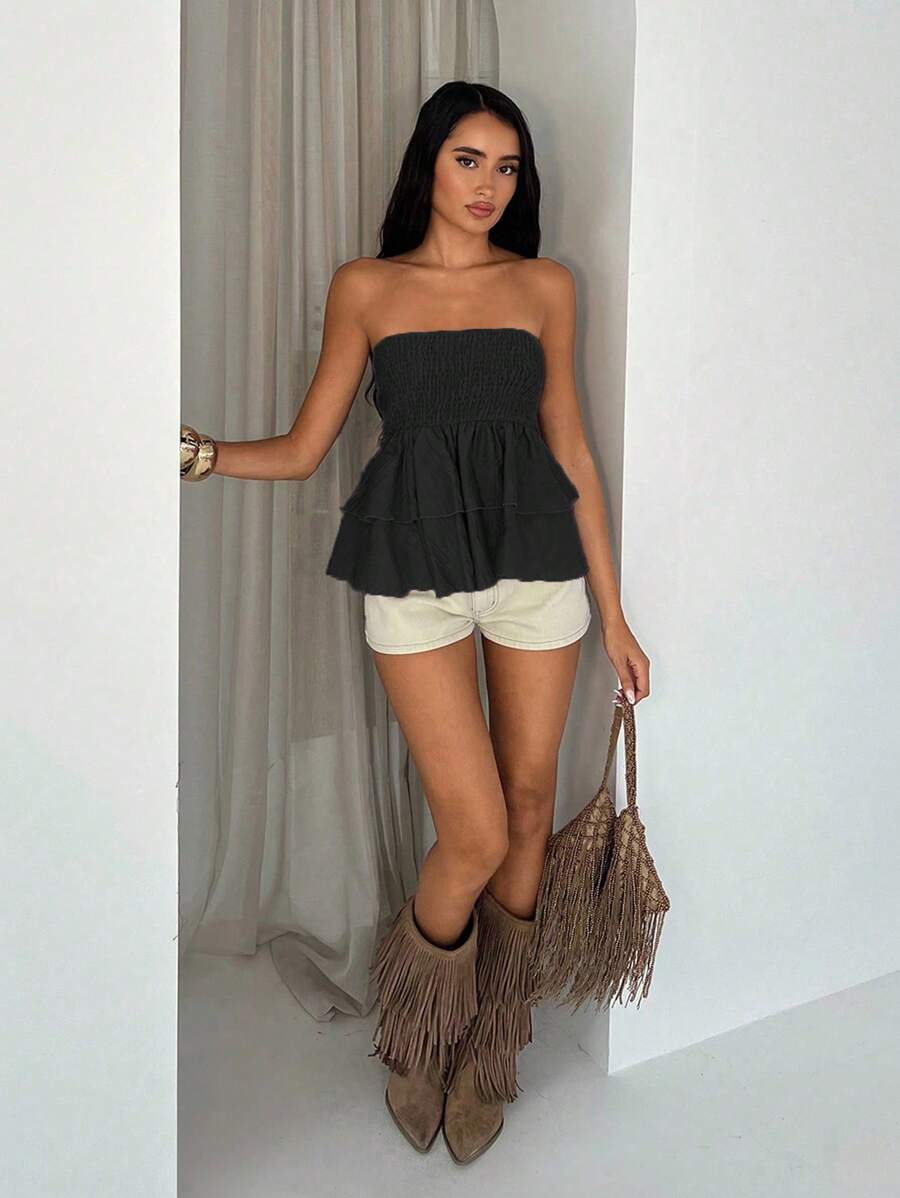 Glamine 女式纹理褶皱面料弹力抹胸上衣，配有荷叶边下摆 - 黑色 - 查看 1