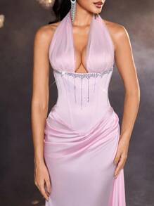 Glamrae Vestido con cuello de halter, bajo de cola de sirena y cintura fruncida, con adornos de cuentas, en un diseño elegante y divertido en color rosa, adecuado para varias ocasiones formales como galas de noche (con abundantes adornos)