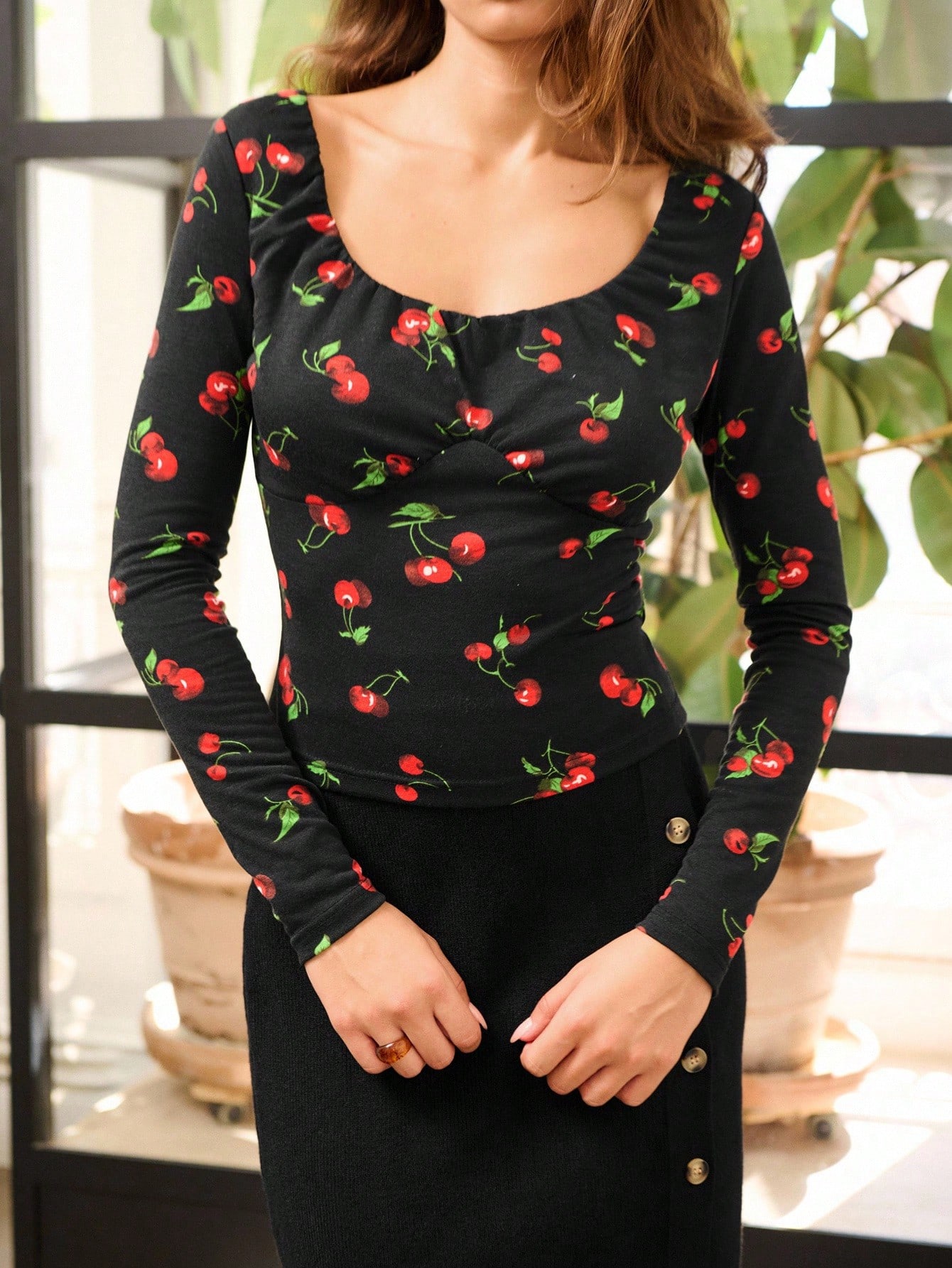 Blusa de estampado de cerezas negras con busto recogido, ropa de mujer para otoño, top para salir, atuendos de oficina, regreso a la escuela