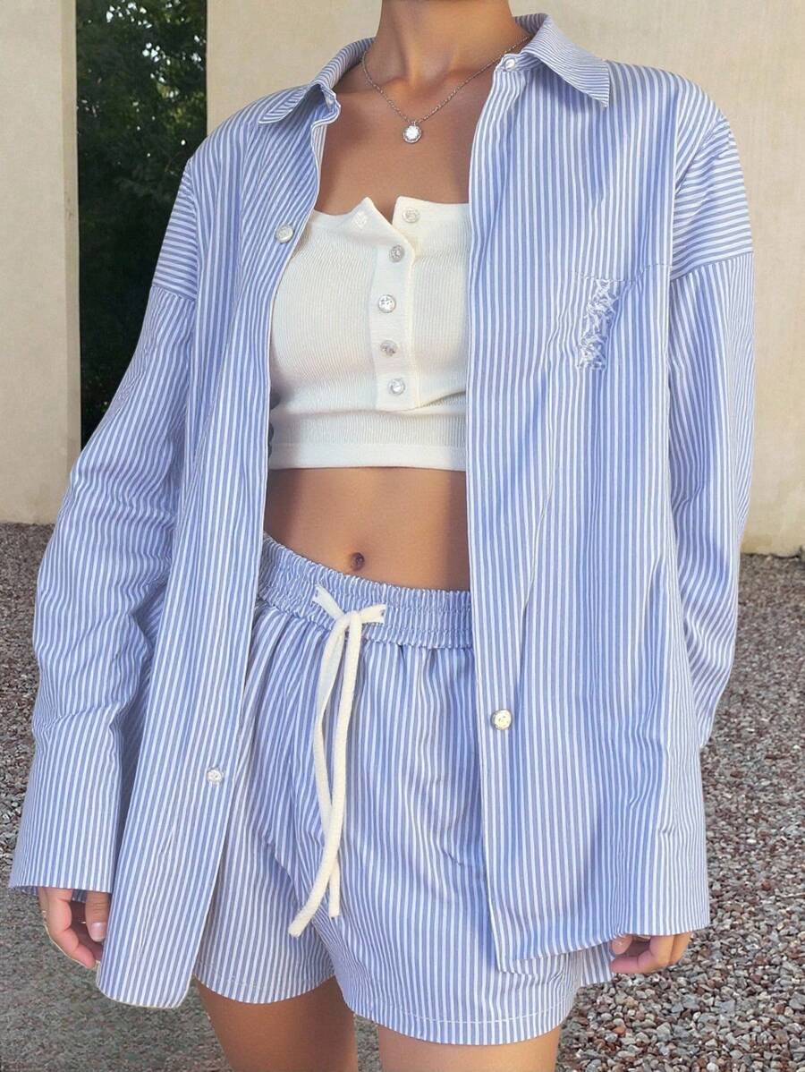 DAZY Conjunto feminino casual folgado com blusa listrada e shorts, ideal para usar em casa no outono, primavera e verão. - Azul - Ver 1