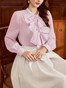 Vintamour Blusa feminina vintage clássica e elegante, modelagem solta, gola com laço, mangas compridas e barra com babados duplos. Cor rosa, ideal para convidadas de casamento, professoras, mulheres que buscam looks para o outono, para sair à noite, para o inverno, para o ambiente de trabalho, para mulheres com estilo clássico e sofisticado. Blusa feminina com babados, estilo vintage e com fechamento por botões. - Rosa - Ver 7