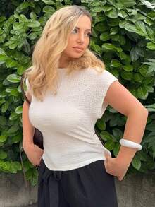 Jeta Ari 2025 Summer New Arrivals Women White Batwing Sleeve Puff Sleeve Round Neck Crinkle Texture Casual T-Shirt, Romantic Elegant For Daily, Business, Vacation, Wedding Guest, Brunch, Airport Outfit, 90s Vintage, Scandinavian, 4th Of July - Beige - View 4