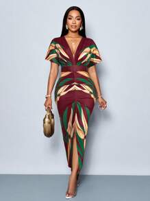 عنابي اللون