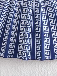 SHEIN 女童经典碎花荷叶袖连衣裙，优雅时尚，适合休闲户外穿着，春夏女童蓝白连衣裙，青少年蓝白连衣裙，蓝色青少年儿童连衣裙，儿童藏蓝色连衣裙，藏蓝色夏季连衣裙 - 藏蓝色 - 查看 6