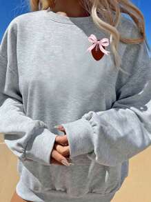 SHEIN EZwear 休闲简约印花返校足球蝴蝶结刺绣图案圆领宽松女式卫衣，适合秋冬季搭配运动