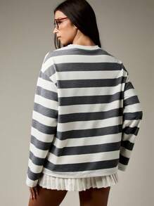 MISSGUIDED 大尺寸百褶 T 恤洋裝 橫條紋長袖 亮眼休閒居家服 秋冬基本款 休閒大學生日常街頭風 舒適 - 黑與白 - 查看 2