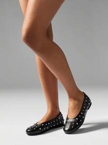 MISSGUIDED Sapatilhas de balé femininas com tachas, bailarina para caminhada, vestido casual, espuma viscoelástica, conforto para uso diário, sapatos da moda para outono e inverno - Preto - Ver 1