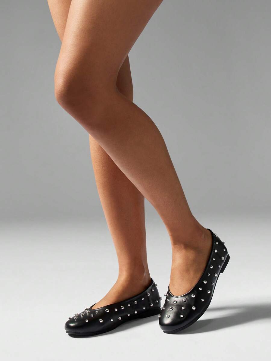 MISSGUIDED Sapatilhas de balé femininas com tachas, bailarina para caminhada, vestido casual, espuma viscoelástica, conforto para uso diário, sapatos da moda para outono e inverno - Preto - Ver 1